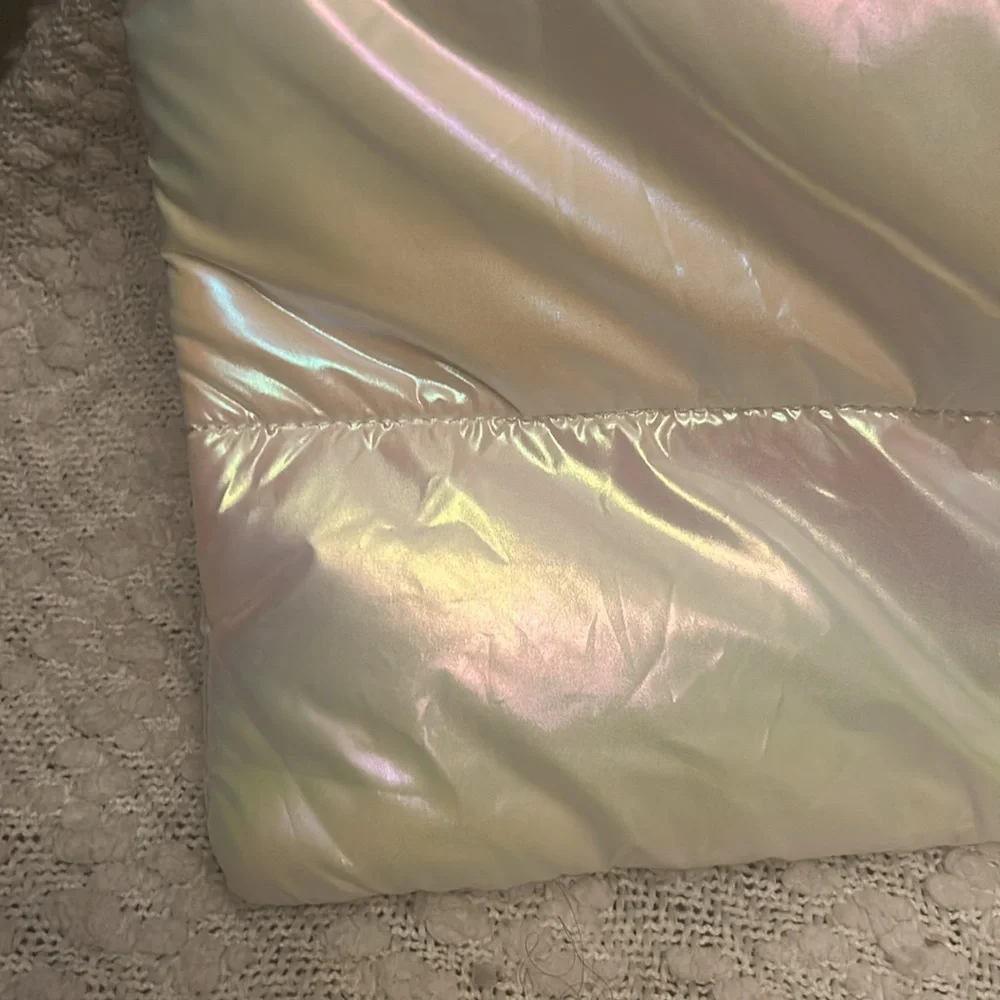 Bath & Body Works Limited Edition Pure Wonder Quilted Iridescent Tote Bag - Picture 3 of 7